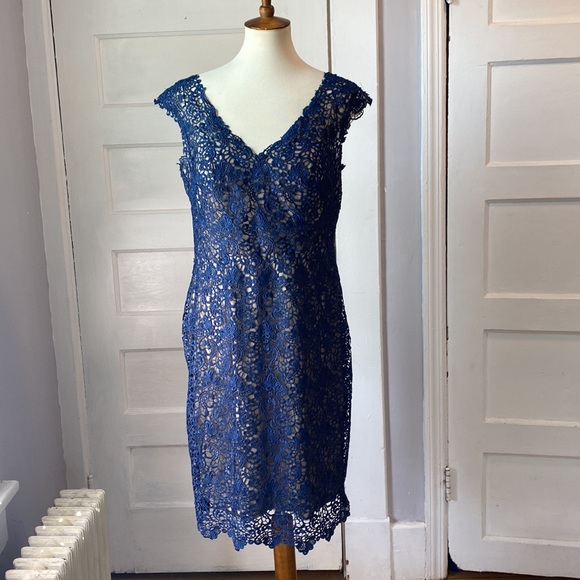 Social Occasions by Mon Cheri Lace Dress, Size 14 - Picture 15 of 17